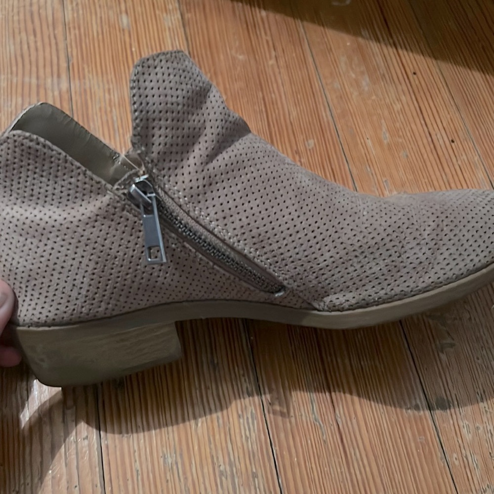 Universal threads ankle boots